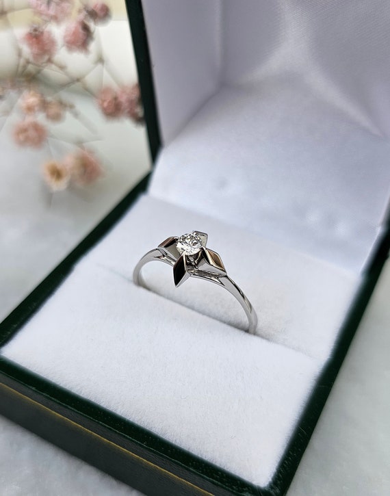 Solitaire Diamond Ring 18 carat Gold - image 7