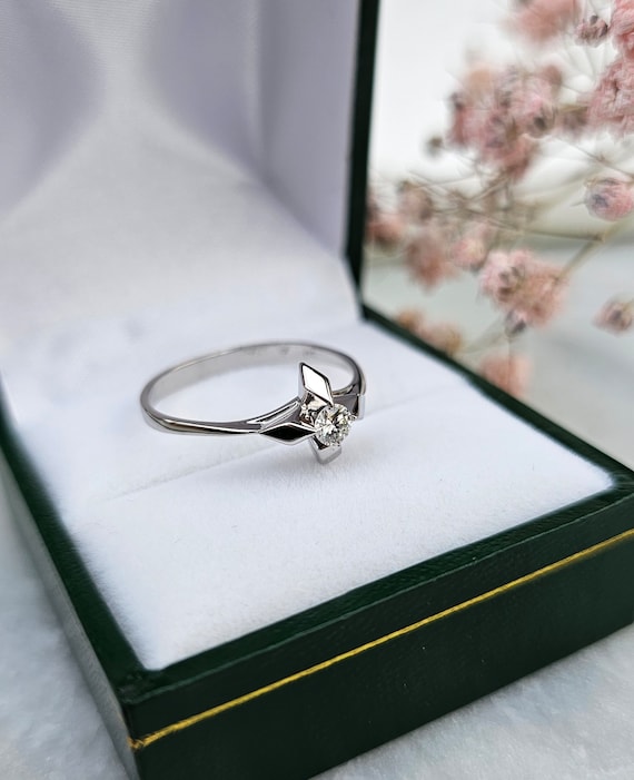 Solitaire Diamond Ring 18 carat Gold - image 3