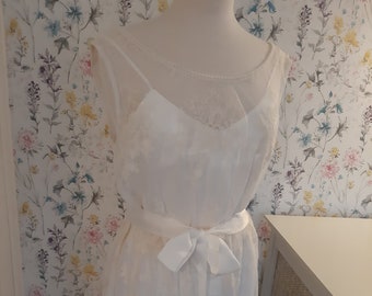 Uk8 Beautiful boho vintage style two-piece soft ivory-cream lace sleeveless floaty ethereal hippy festival bridal wedding dress