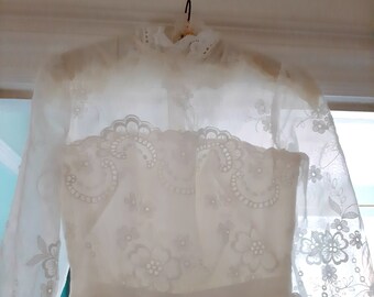 Beautiful original vintage romantic 1982 embroidered lace long sleeved rustic beach festival hippie bridal boho wedding dress UK10