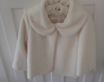 1950s style long sleeved ivory white faux fur wedding dress bridal shrug bolero wrap cover up cape jacket rockabilly bride UK12