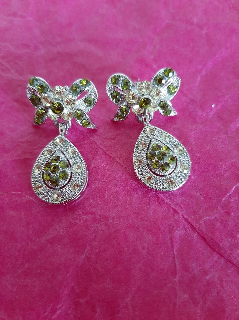 Beautiful emerald green glitzy twinkly sparkly gatsby silver embellished bow Edwardian bridal wedding earrings 20s 30s 40s 50s bride image 8