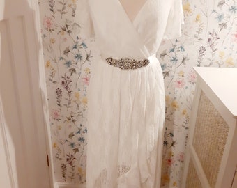 Boho ethereal romantic floaty ivory white lace gown 1970s festival beach angel sleeves bridal wedding dress UK18