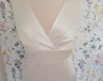 REDUZIERT Ivory White Satin Gatsby Brautkleid: Größe UK12 Schräg geschnittenes Kleid