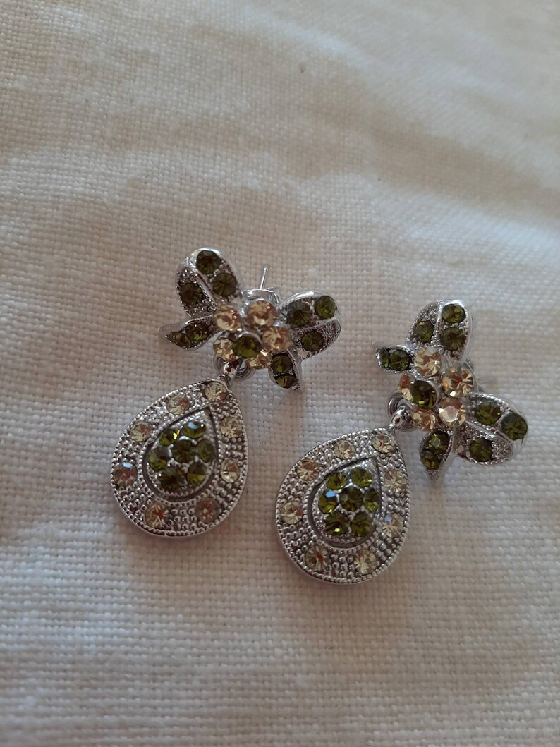 Beautiful emerald green glitzy twinkly sparkly gatsby silver embellished bow Edwardian bridal wedding earrings 20s 30s 40s 50s bride image 5