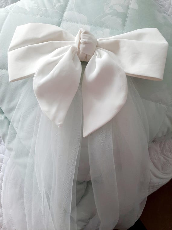 1960s 60s Vintage Ivory Off White Bride Wedding Veil Netting Hat w/ Bow Vintage 60s lace veil - Gem main image 2