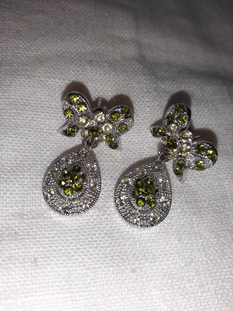 Beautiful emerald green glitzy twinkly sparkly gatsby silver embellished bow Edwardian bridal wedding earrings 20s 30s 40s 50s bride image 10