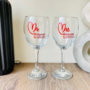 Personalised wine glasses/wedding glasses/mr and Mrs glasses/anniversary glasses/bride and groom glasses/couples glasses/gift for couples