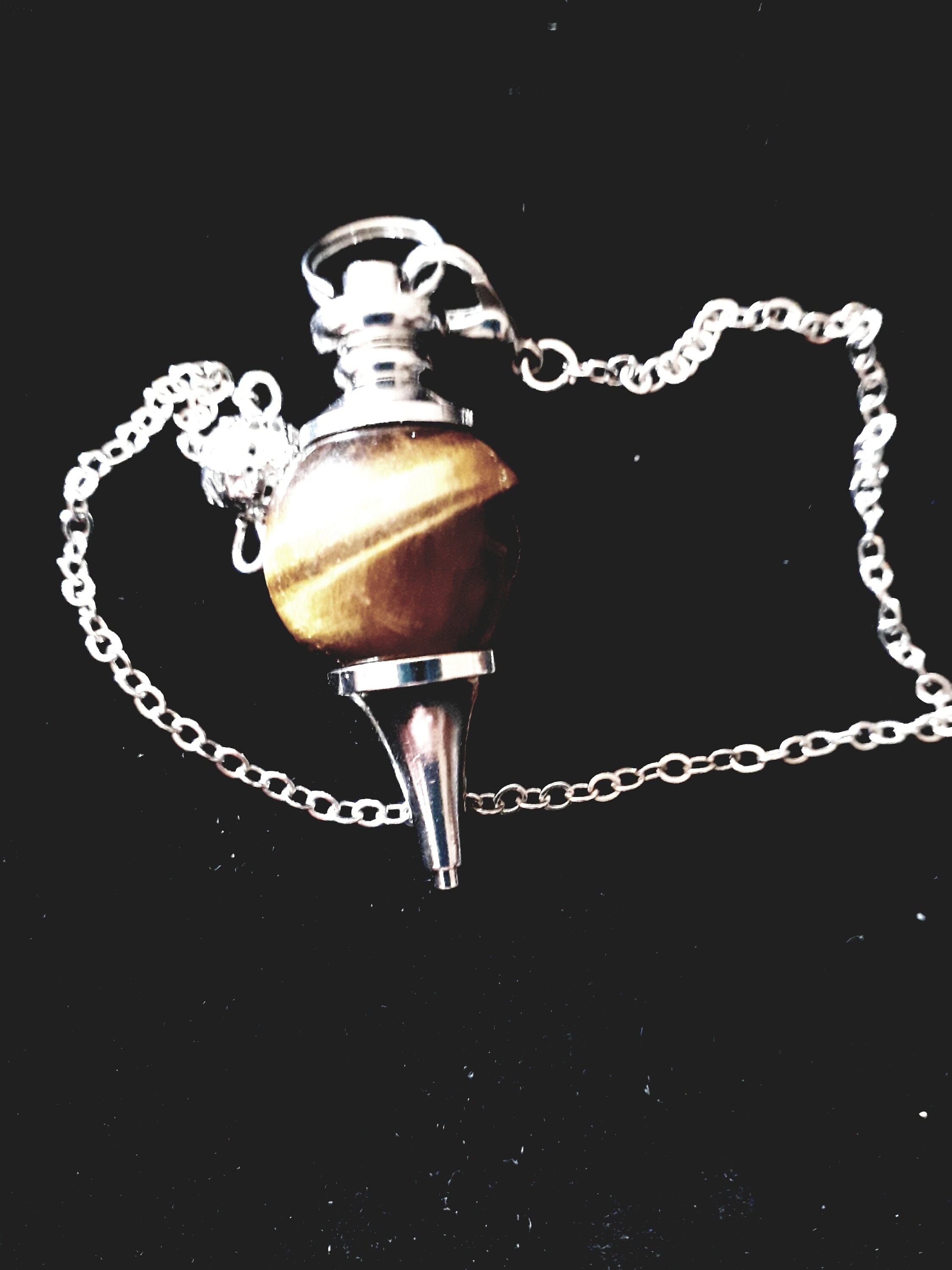 Posez Moi 4 Questions, Réponse Par Oui ou Non avec Mon Pendule. Dans La Journée.