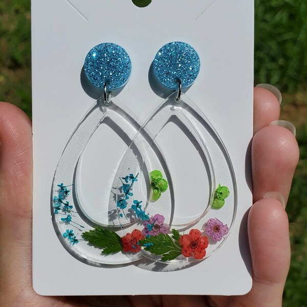 flower earrings / resin earrings / spring earrings / real flower earrings / fashion jewelry / handmade jewelry / glitter earrings