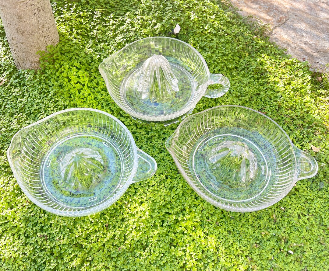 Vintage Glass Citrus Juicer With Handle, Large 6 Ribbed Lemon Squeezer