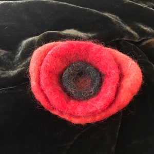 Red Poppy Brooch, Red Poppy Flower, Felt Poppy Brooch, Felt Flower Brooch, Floral Jewellery, Natural Jewellery, Remembrance Sunday