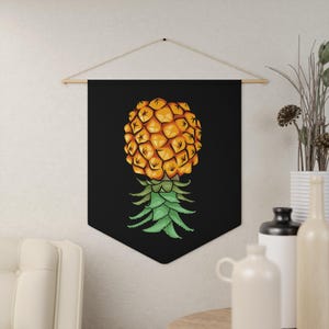 スウィンガーパーティーデコレーション 逆さまに吊るすパイナップル ブラックペナント スウィンガー パイナップル好きのあなたへ 知ってるなら知ってるハウスパーティーデコレーション