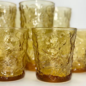 Strukturierte Glasbecher, Vintage Anchor Hocking Lido Milano, Honiggelb, MCM Barware, strukturiertes Glas, 1960er 1970er Jahre