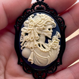 Victorian Style Dog Tag,Resin Dog Tag, Custom Dog Tag, personalized dog tags, Metal Dog Tag, Vintage pet tag, Halloween Pet tag, Skull,