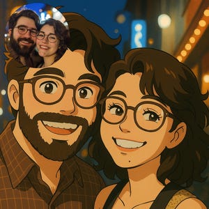 Peut inclure: Illustration num&eacute;rique de style anime d'un couple souriant portant des lunettes. Une petite image incrust&eacute;e montre la photo du couple. L'arri&egrave;re-plan pr&eacute;sente des lumi&egrave;res de la ville floues.