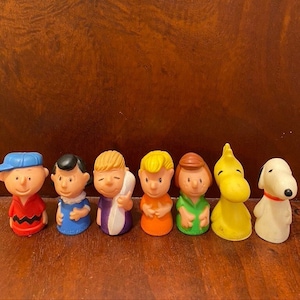 Vintage Peanuts Snoopy Figures Lot of 2 United Feature