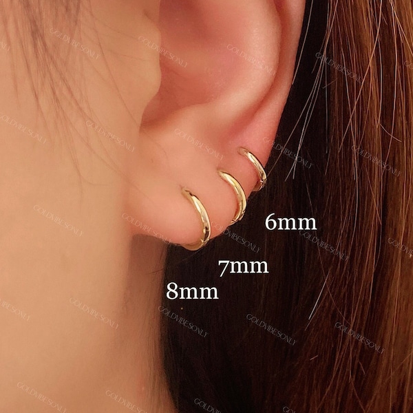 Piccoli orecchini a cerchio semplici • Orecchini delicati in oro 14k • Orecchini Huggie Hoops • Orecchini con motivi • Orecchini minimalisti • Regalo per lei