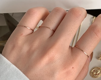 Bande fine en or 18 carats • Bague délicate simple empilable • minuscule or rose délicat minimaliste