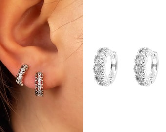 Kleine Ohrringe • 14k Gold Zierliche Ohrringe • Huggie Ohrringe • Gemusterte Ohrringe • Minimalistische Ohrringe • Geschenk für Sie
