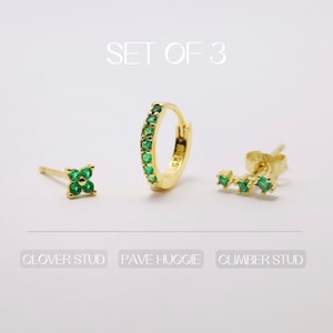 Set di orecchini con smeraldo, orecchini a cerchio Huggie con pavé di piccoli zirconi cubici • Orecchini delicati con pavé in oro • Orecchini minimalisti • Regalo per lei