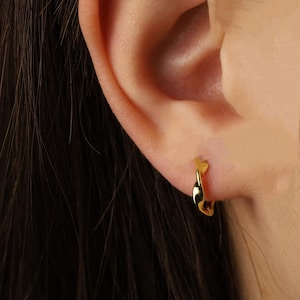 Twist Chunky Gold Huggie Hoop Earrings • Plain Thick 18k Gold • Minimalist Click Close • Hypoallergenic Nickelfree