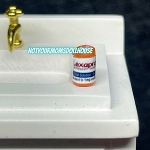 The “Doing Great!” Dollhouse Miniature Lexapro Prescription Bottle