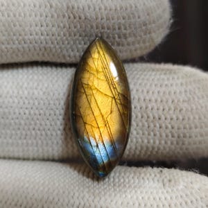 Multi Flash labradoriet edelsteen: marquise geslepen, 16 kt (11 x 24 x 6,5 mm)