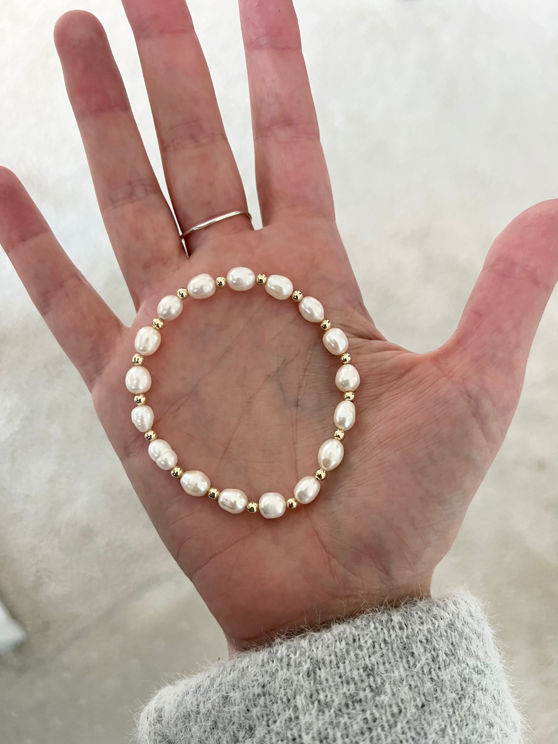 Wechselndes Perlenarmband | Gold gefüllt | Sterling Silber | Geschenk | Geschenk für Mama | Zierlich | Wasserdicht | Muttertag | Stapelbar