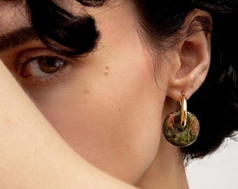 Örhängen i sterlingsilver med unakit: Olivgrönt hängande