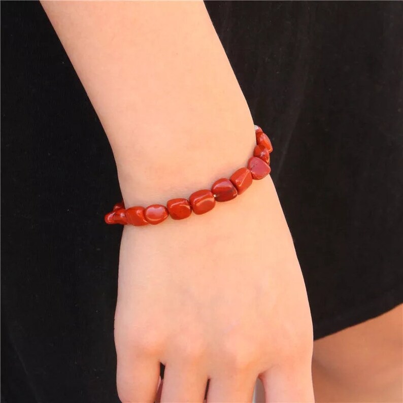 Irreguar Women Natural Rutilated Quartz Beads Bracelet Bangle Fashion Simple Elastic Pink Crystal Bracelet for Woman Gift Stone Bracelet