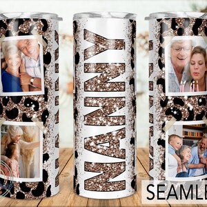 Op de afbeelding: Een witte tumbler met een gouden glitterontwerp en het woord "NANNY" in zwarte letters. De tumbler heeft een luipaardprint met foto's van een familie.