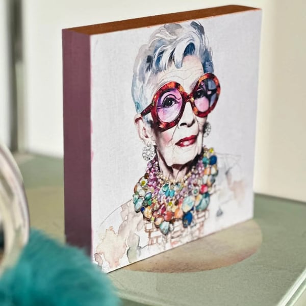 Holzbild Iris Apfel Aquarell (Glam), Handgefertigtes Kunstwerk aus Holz 15x15cm