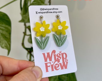 Daisy floral drop earrings