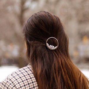 Minimal Metal Circle Hair Pin with Pearls | Circle Hair Clip | Minimalist Hair Accessories | Wedding Hair Accessories | Dainty Hair Pin