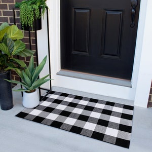 Checkered Outdoor Area Rug,  Layered Welcome Mat, Buffalo Check DoorMat, Buffalo Plaid Front Door Mat, Black and White Rug Deck Decor,Spring