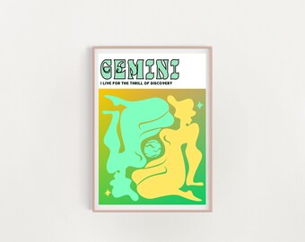 Puede incluir: Un póster enmarcado con la palabra "GEMINI" en una fuente retro y la frase "I LIVE FOR THE THRILL OF DISCOVERY". La obra de arte representa dos figuras estilizadas en tonos amarillos y verdes, sobre un fondo degradado.