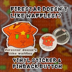 Puede incluir: Una pegatina de vinilo y un botón con un gato naranja con ojos verdes y una estrella en la frente. El texto "Firestar doesn't like waffles!?" está incluido en ambos artículos. El botón es plateado.