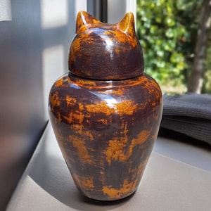Ceramic Cat Urn for Ashes: Feline Memorial Keepsake