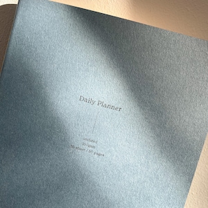 A5 Daily Planner Notebook: Minimalist Design, Vita Series