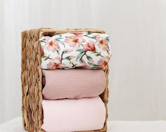 Juego de 3 cambiadores impermeables de doble gasa y muselina, cambiador portátil, artículos esenciales de verano con estampado floral para la habitación de las niñas.