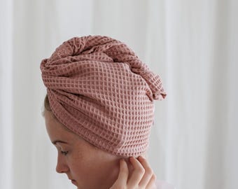 Toalla de muselina para el cabello: turbante suave para un secado sin encrespamiento, ideal para spas capilares.