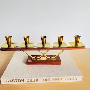 Deens design vintage MCM kaarsenhouder teak & messing kandelaar mid-century modern minimalistische retro Scandinavische kaarsenhouder