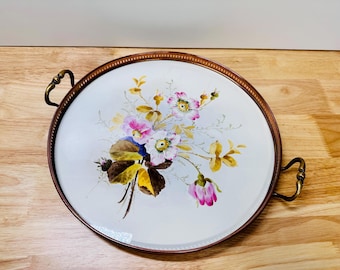 Plateau Art Nouveau ancien en laiton et céramique à motif floral | Assiette à gâteau décorative vintage à décor floral aux couleurs pastel