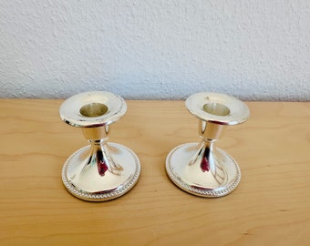 Silberfarbene kleine Mid Century Kerzenhalter - 2er Set