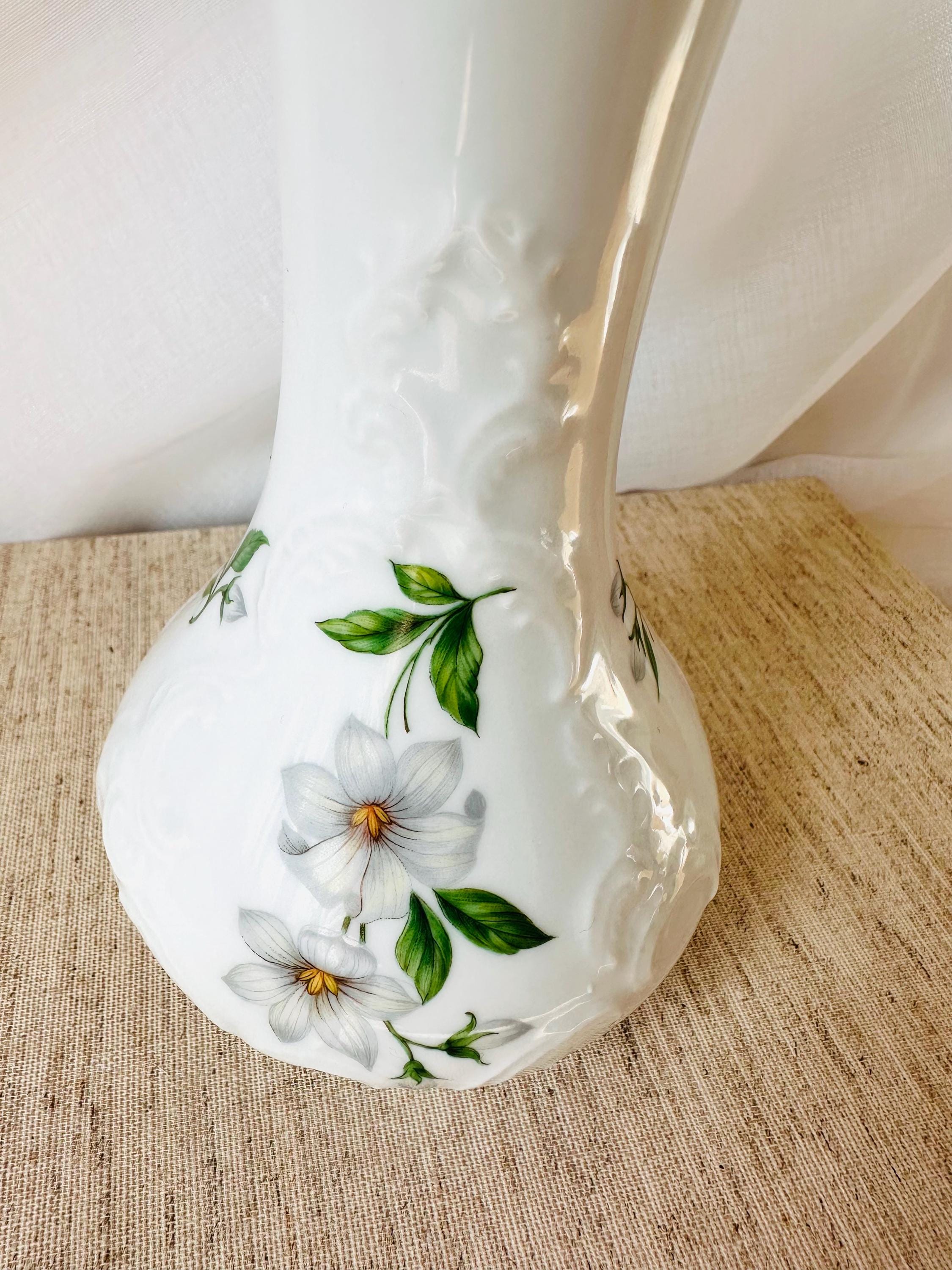 花飾り付き花瓶KPM カントリーハウススタイルのヴィンテージ花瓶 磁器