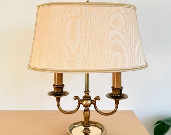 Lampada da tavolo vintage Bouillotte, ottone, stile Hollywood Regency Luigi XVI, beige dorato, anni '70