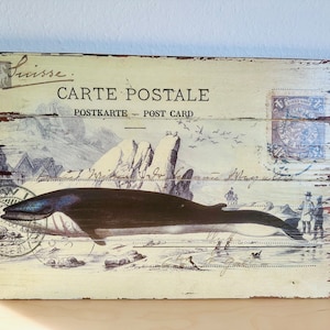 Vintage Holzbild im Postkartenstil | Retro Walfisch Bild | Nostalgischer Vintage Druck Walfisch | Dekorative Retro Wandkunst in Shabby Chic