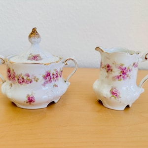 Antyczny romantyczny zestaw dzbanek na mleko i cukierniczka marki Irma Bavaria | Porcelana z lat 20. XX wieku | Klasyczna dekoracja stołu | Styl wiktoriański
