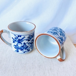 Vintage Coffee Cups with Chinoiserie Design – Set of 2 | Blue and White Retro Mugs | Decorative Mid Century Ceramic Cups Set